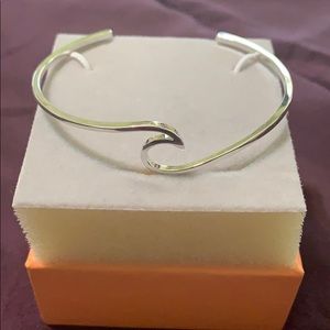 Wave bracelet